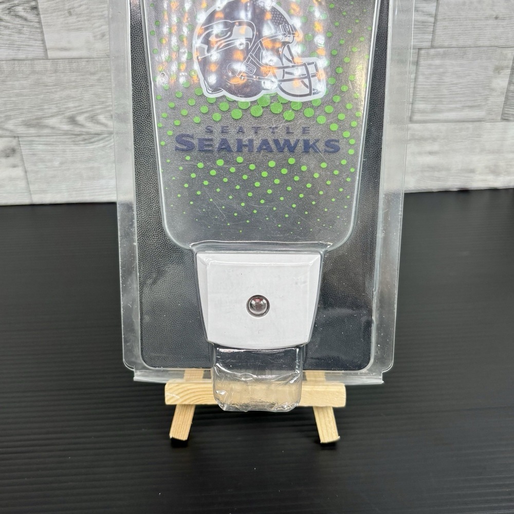 SEATTLE SEAHAWKS TEAM FROSTED NIGHT LIGHT PLUG-IN LED W/LIGHT SENSOR NEW - Picture 7 of 9